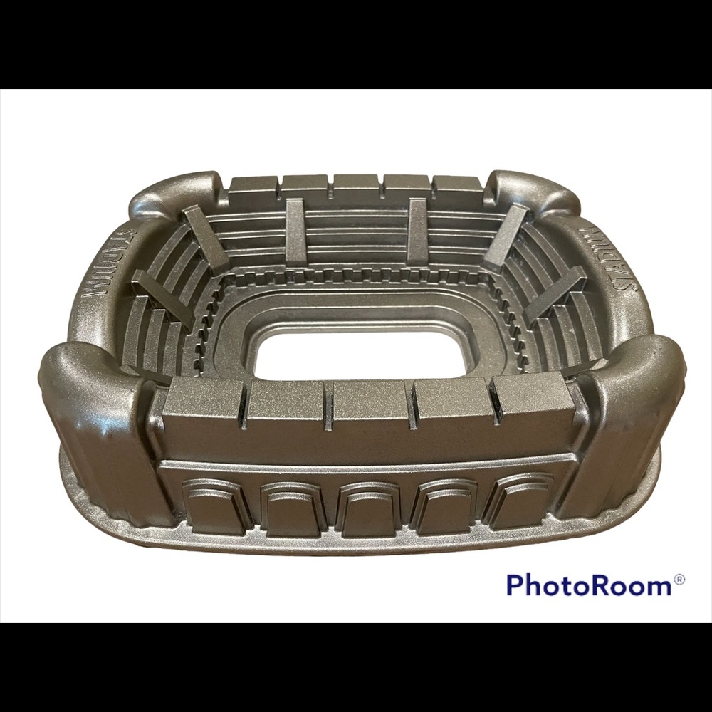 Stadium Bundt Pan - Nordic Ware Cast Aluminum Football Stadium Bundt Cake Pan